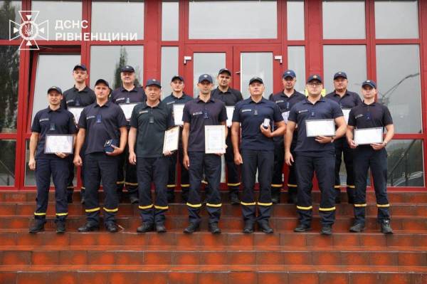 Рівненські рятувальники отримали нагороди та відзнаки з нагоди Дня Незалежності (ФОТО) - INFBusiness