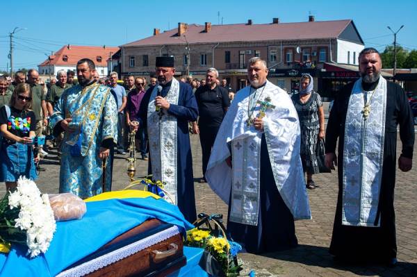 Дубенська громада попрощалася з Героєм Павлом Глухом, який загинув на Харківщині - INFBusiness