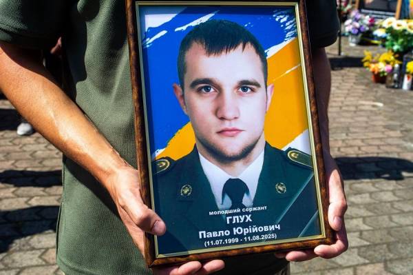 Дубенська громада попрощалася з Героєм Павлом Глухом, який загинув на Харківщині - INFBusiness