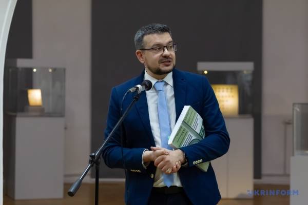 У Києві відкрилася виставка «Скарби України. Символи державності» - INFBusiness