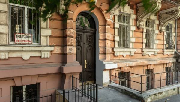 В Одесі відновили старовинні двері будинку Амбелікопуло - INFBusiness