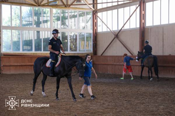 Іпотерапія для рятувальників: Рівненські хіміки ДСНС долучилися до терапії на конях - INFBusiness