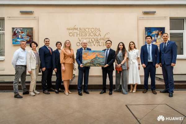 28 серпня 2025 року Київський столичний університет імені Бориса Грінченка (КМУ) та Huawei Україна підписали Меморандум про стратегічне партнерство. Київський університет імені Грінченка підписав меморандум про співпрацю з HUAWEI UKRAINE - INFBusiness