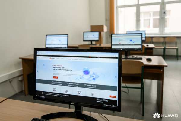 28 серпня 2025 року Київський столичний університет імені Бориса Грінченка (КМУ) та Huawei Україна підписали Меморандум про стратегічне партнерство. Київський університет імені Грінченка підписав меморандум про співпрацю з HUAWEI UKRAINE - INFBusiness