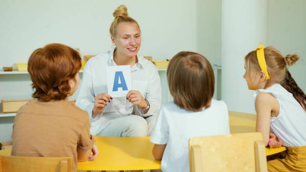 Зарплата вчителя початкової школи: скільки заробляють вчителі у 2025 році - INFBusiness