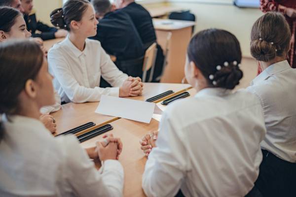 Не тільки одяг і канцелярія: в Україні планують розширити "Пакунок школяра" - INFBusiness