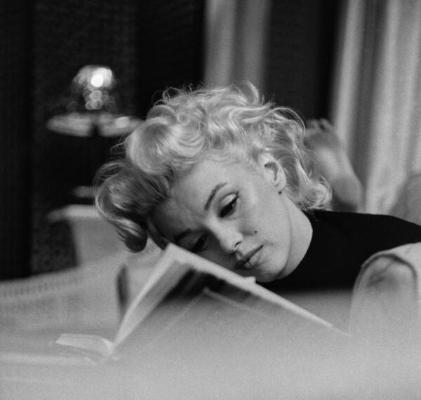 «Уважніше читання» – це розсилка нових книг від Harper’s Bazaar