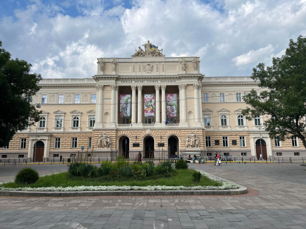 Виїзд студентів за кордон - скільки осіб покинули навчання у ЛНУ - INFBusiness