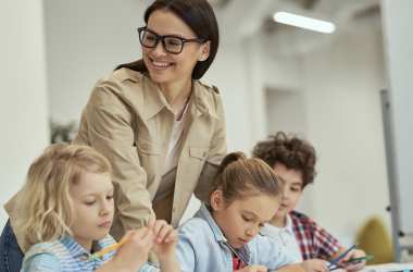 У державах, де вдосконалення оплати праці педагогів супроводжувалося структурними реформами та модернізацією фахових вимог, успішність учнів показувала стійке зростання. Бабак: Збільшення оплати праці педагогів – шлях до якіснішої освіти. - INFBusiness