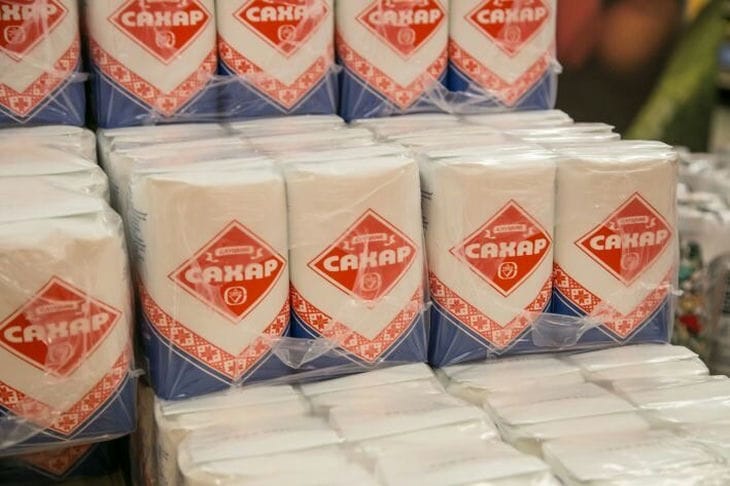 Сік та пачки з борошном та цукром: у шкільному харчоблоці Солігорська ховали продукти Сахар
