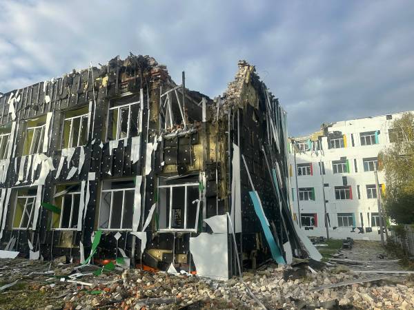 Наслідки обстрілу Чугуєва 12 жовтня / Фото 24 Каналу Чугуїв під ударом: атака дронами на освітянські об'єкти, подробиці. - INFBusiness