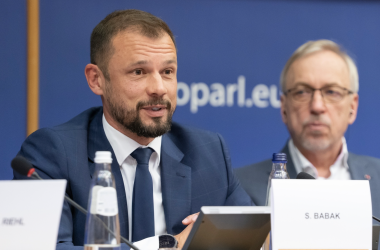 Парламентський комітет з бюджету вивчить поправки щодо збільшення оплати праці освітян. - INFBusiness