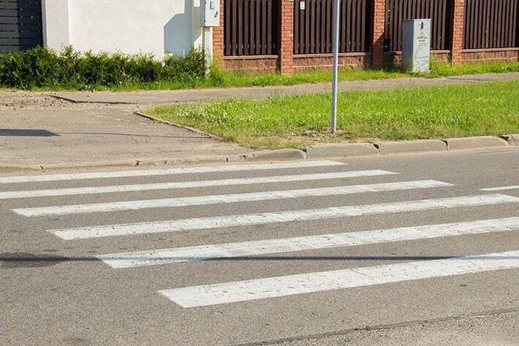 У Гродно легковий автомобіль збив дитину на самокаті: просто на пішохідному переході Пешеходный переход