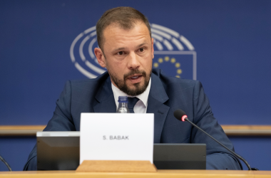 Верховна Рада звернулася до Європейського парламенту з проханням про виплату заробітної плати вчителям - INFBusiness