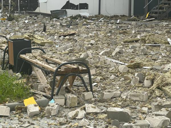 Наслідки обстрілу Чугуєва 12 жовтня / Фото 24 Каналу Чугуїв під ударом: атака дронами на освітянські об'єкти, подробиці. - INFBusiness