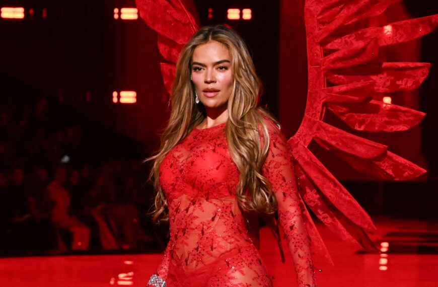 Дивіться електричний виступ Карол Джі на показі мод Victoria’s Secret 2025 року