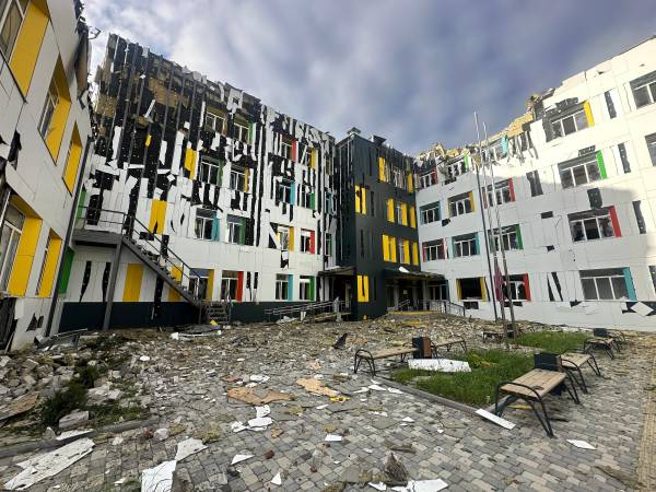 Наслідки обстрілу Чугуєва 12 жовтня / Фото 24 Каналу Чугуїв під ударом: атака дронами на освітянські об'єкти, подробиці. - INFBusiness