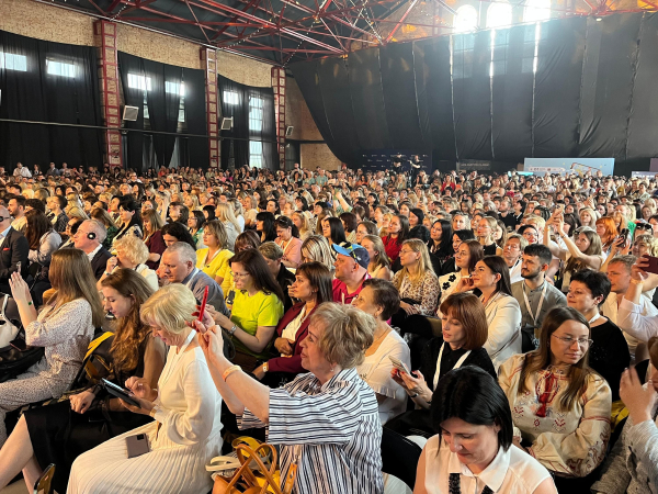 Оплата праці вчителів в Україні у 2026 році: уряду рекомендовано створити іншу систему нарахування. - INFBusiness
