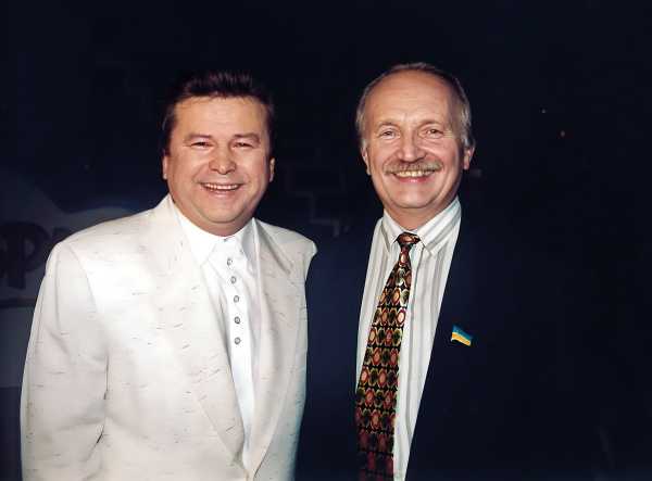 Михайло Поплавський, особа-бренд, котрий трансформував власну індивідуальність у технологію успіху, напередодні іменин в інтерв’ю з Григорієм Решетником на YouTube поділився спогадами про 30-річний ювілей свого піар-проєкту «Співаючий ректор» та планами на прийдешнє. Михайло Поплавський: "Молодий беркут" – це світогляд мого буття - INFBusiness