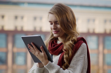 Освіта для життя» – дієвий інструмент для освітян, що полегшує планування навчальних занять та робить навчання послідовним і захопливим для школярів. Це перший всебічний цифровий ресурс, що поєднує матеріали для роботи педагога в єдиному місці: державні стандарти, навчальні програми, концептуальні основи сфер, підбірки вправ та засоби оцінювання. У даній статті МОН дало відповіді на найчастіші питання щодо функціонування з платформою.Яким чином платформа допомагає педагогу: що на ній реально можливо зробити? Онлайн-платформа "Освіта впродовж життя": інструкція з використання - INFBusiness