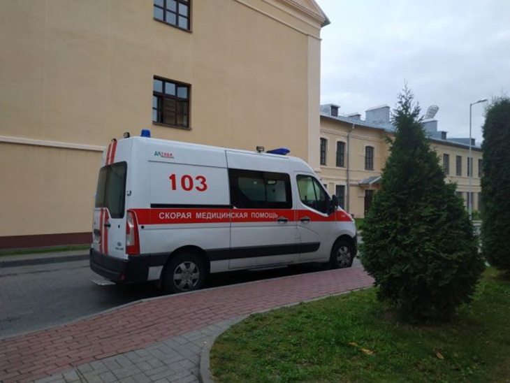 У Гомелі водій збив 11-річного хлопчика на переході Скорая