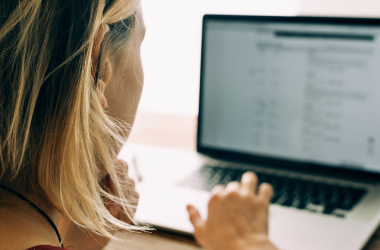 Члени освітянських професійних спілок будуть залучені до дискусії стосовно ймовірних шляхів збільшення оплати праці вчителів у 2026 році. У профспілках візьмуть участь у дискусії щодо збільшення платні педагогам - INFBusiness