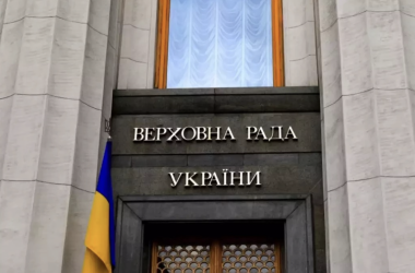 Парламентський Комітет з питань освіти, науки та інновацій ухвалив рішення направити звернення до Бюджетного Комітету ВР та премʼєр-міністра стосовно термінового розв'язання питання підняття оплати праці педагогам до 3-х мінімальних окладів. Парламентарії вчергове піднімуть питання оплати праці освітян перед Кабміном - INFBusiness