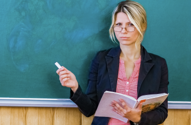 Розмір оплати праці в освітній галузі є найбільш низьким по всій Україні. Найнижчі зарплати в Україні - в працівників освіти. - INFBusiness