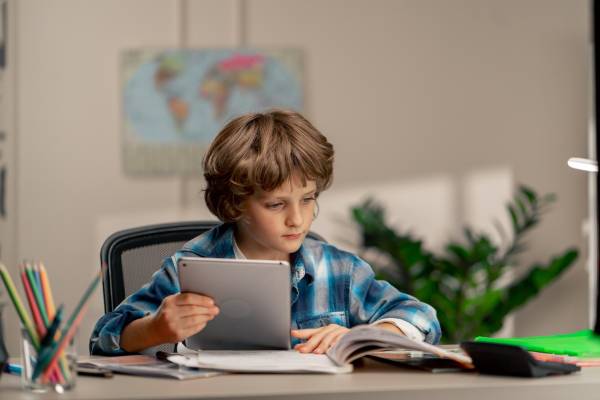 На Львівщині: у школах одного міста – дистанційне навчання через атаку РФ