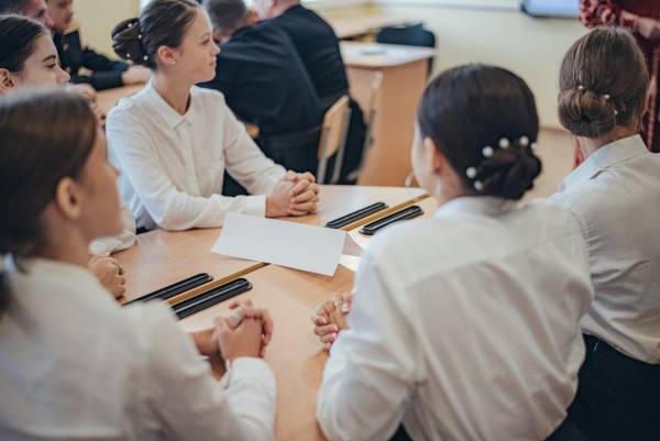 Захисник прав пропонує надолужити раптові вихідні весняним навчанням або заняттями в червні.