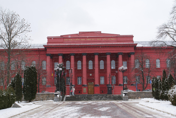 Київські студенти університетів та професійних училищ перейшли на онлайн-навчання