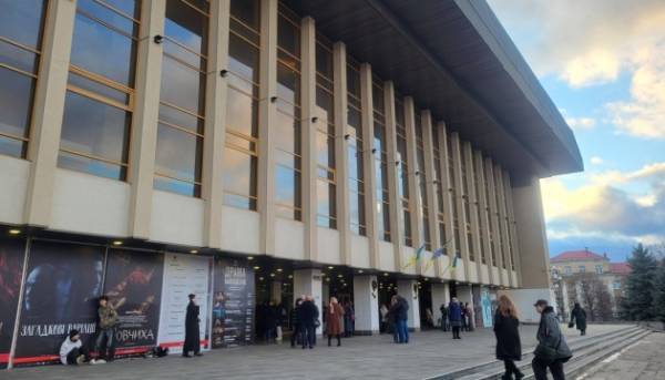 Ужгород: Розпочав роботу міжнародний фестиваль театру “Сучасна Драма”