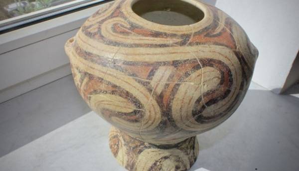 Трипільська ваза: врятовано від контрабанди до Швейцарії, тепер у музеї.