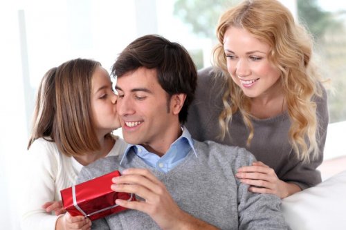 Шкарпетки, кухоль та парфум. Як не розчарувати чоловіка у День захисника Вітчизни?:…