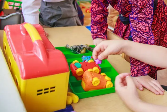 Як навчити ділитися іграшками: без тиску та примусу