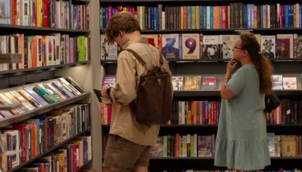 Forbes.Ukraine відзначив військових-письменників, чиї книги стали хітами продажів.