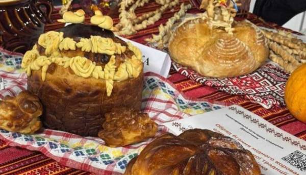 Звідки в короваю з Хлібодарівки, що на Донеччині, назва “мідний”?