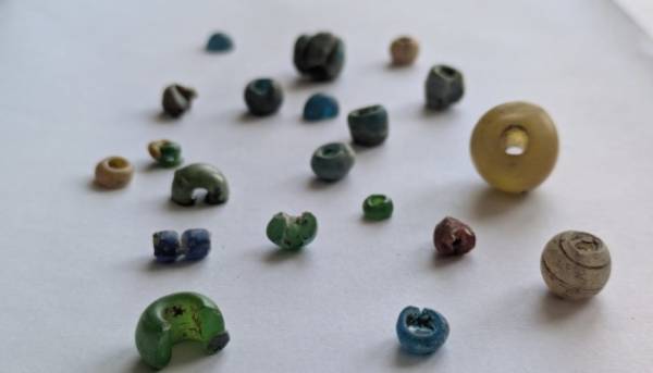 Поблизу Галича знайдено збірку скляних бусин 10-13 сторіч.