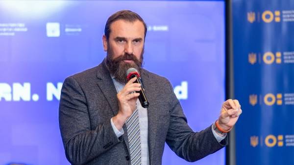 Освітян чекають зміни у навантаженні та оплаті праці – заява Лісового.