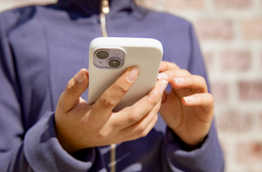 У Раді запропоновано закон про обмеження використання телефонів у школах.