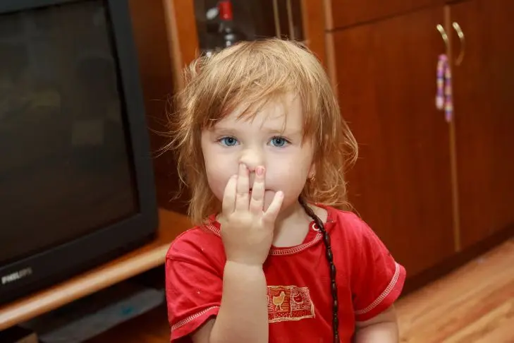 Навіщо обіймати дитину мінімум 8 разів на день: наука про прихильність