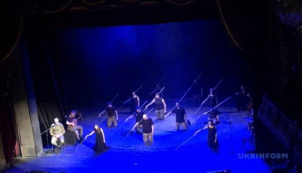 Чернівці приймають “Енеїду” у виконанні Театру ветеранів: старт гастролей.