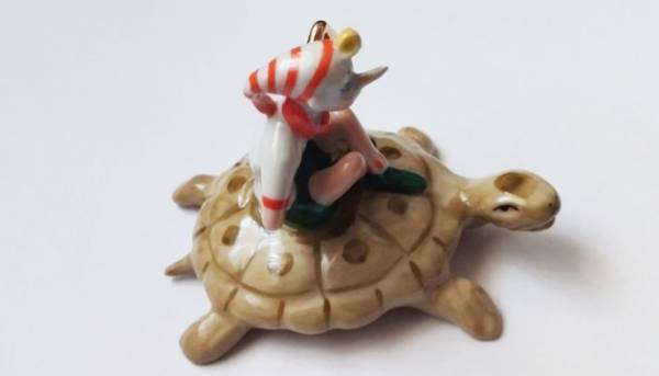 Херсонський музей мистецтв поповнився конфіскатом: порцеляновою мініатюрою від Київської митниці.