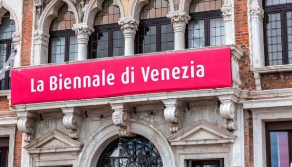 Венеційська бієнале: ризик втрати європейського фінансування через російську присутність.