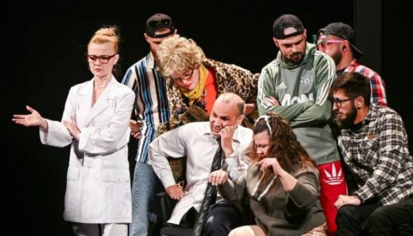 Львів: Ветерани представили на сцені комедію-трагедію «Керівник підйомника»