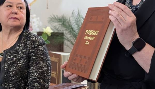 На Рівненщині показали факсиміле Турівського Євангелія.