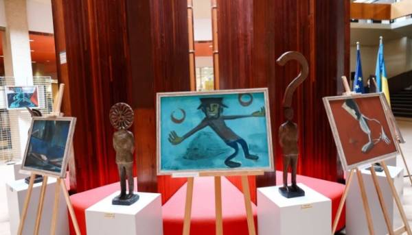 Рада Європи презентує виставку львівського студента-митця про війну в Україні.