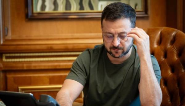 Очільник держави виділив стипендії 14 юним авторам і митцям.