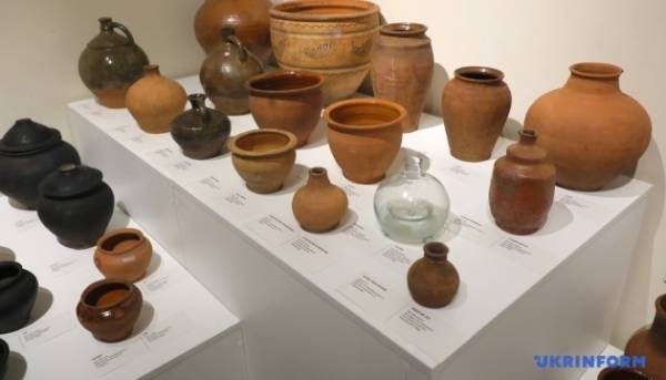 Київ презентує дві експозиції, присвячені врятованим артефактам Чорнобильської зони.