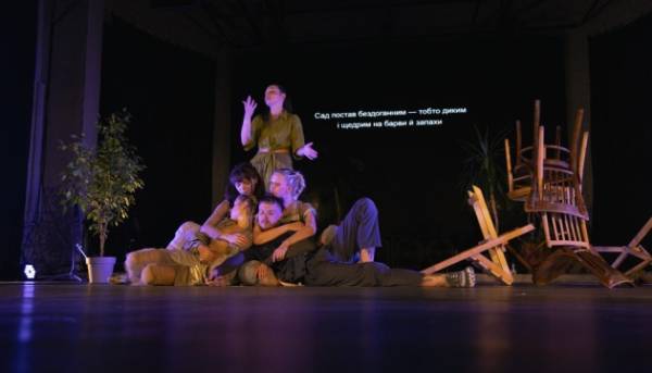 У Львові презентують перформанс жестовою мовою “Тут буде сад”